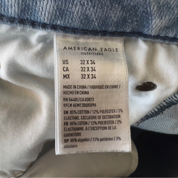 American Eagle Light-Wash Ripped Jeans - Picture 3 of 4